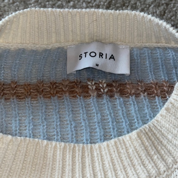 Girls Storia double layer sweater. In good shape. The material is super soft. - Picture 3 of 3